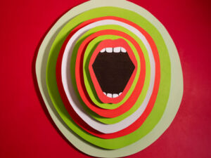 Stephanie läuft durch den Wald